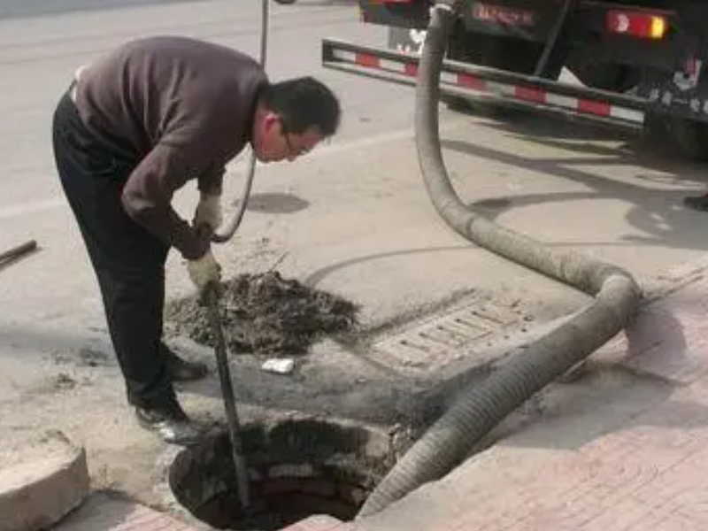 嘉兴市专业化粪池清理吸粪车抽粪高压清洗污泥管道