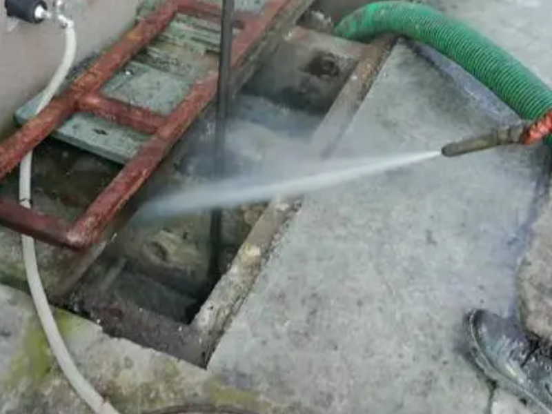 嘉兴新鑫管道疏通高压清洗管道公司专抽化粪池吸污泥