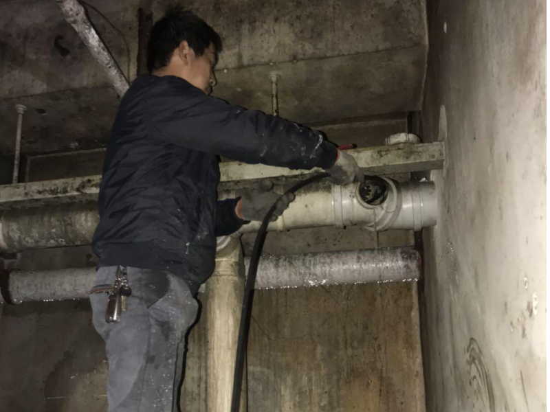 嘉兴市专业拆装空调加氟。钻孔 清洗管道